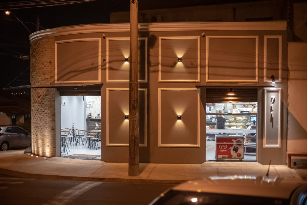 Reforma na fachada de padaria em Jaú - SP