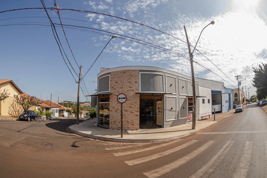 Reforma na fachada de padaria em Jaú - SP