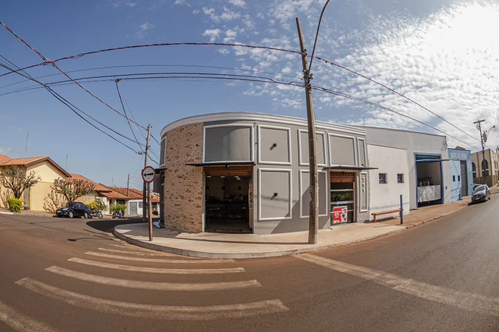 Reforma na fachada de padaria em Jaú - SP