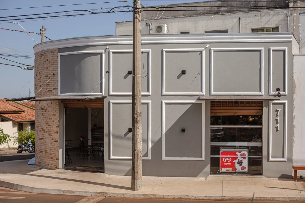 Reforma na fachada de padaria em Jaú - SP