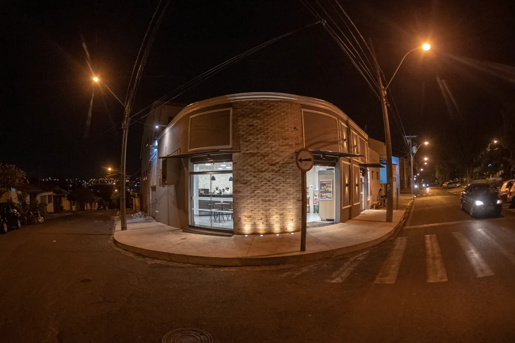 Reforma na fachada de padaria em Jaú - SP