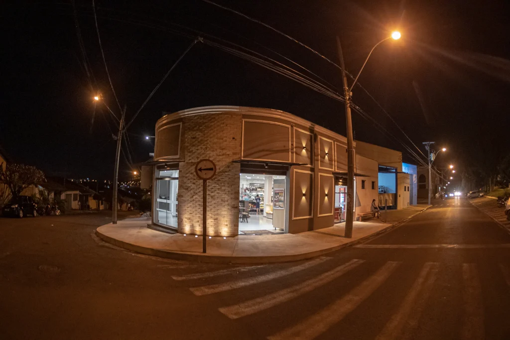 Reforma na fachada de padaria em Jaú - SP