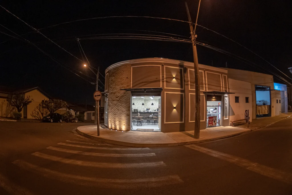 Reforma na fachada de padaria em Jaú - SP