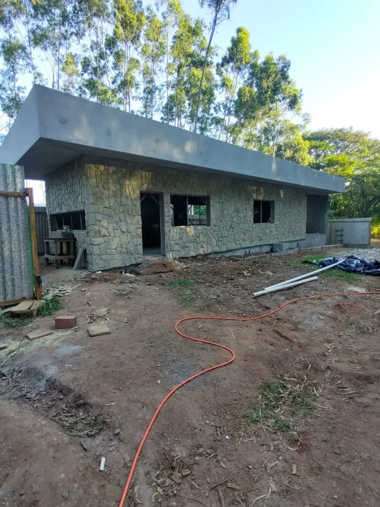 Obra da portaria do Santa Clara Eco Resort