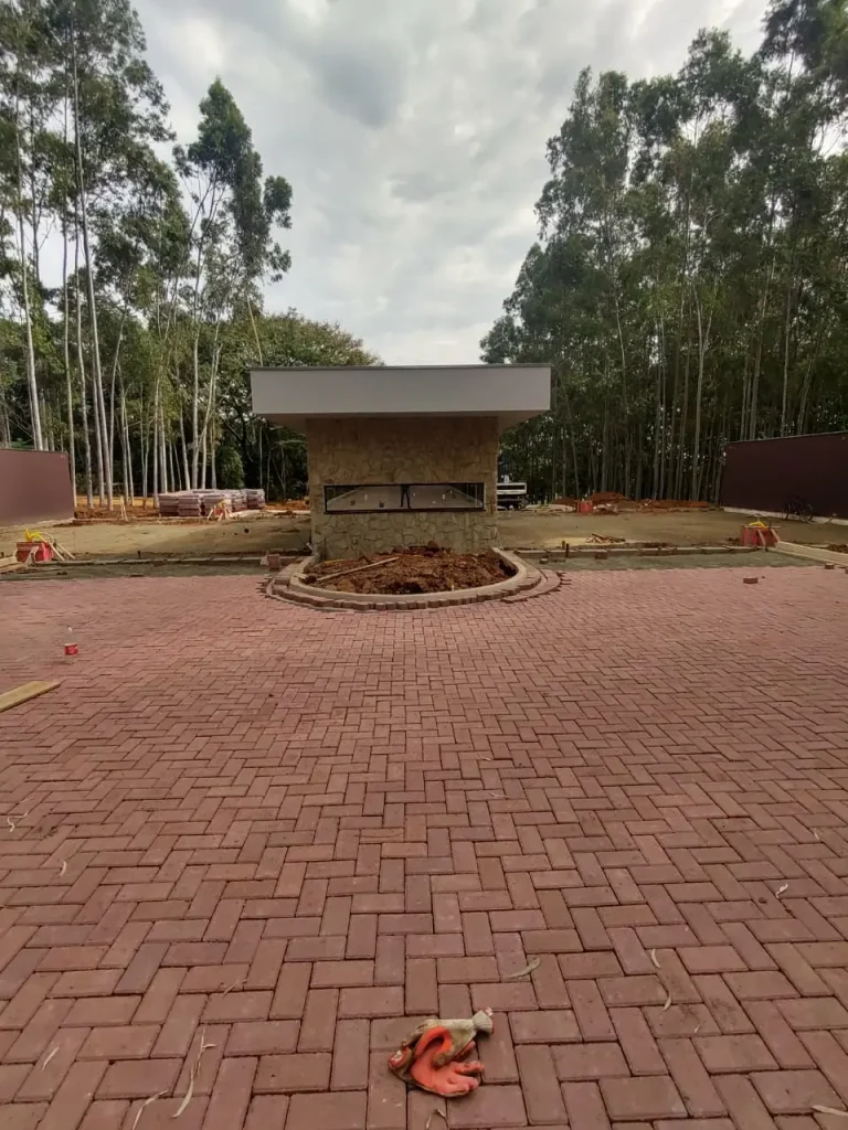 Obra da portaria do Santa Clara Eco Resort