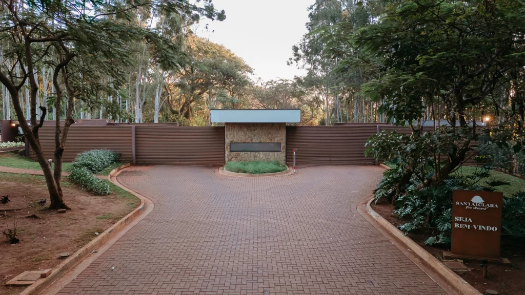 Obra da portaria do Santa Clara Eco Resort